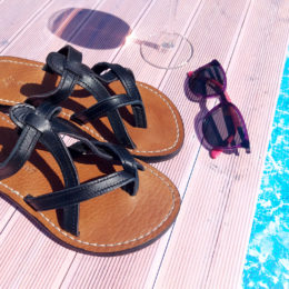 Sandales claquettes noires en cuir