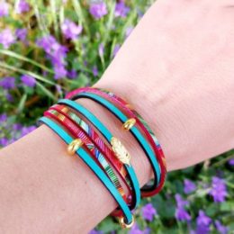 bracelet multirang en cuir avec plume dorée