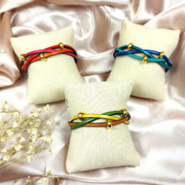 3 bracelets en cuir colorés