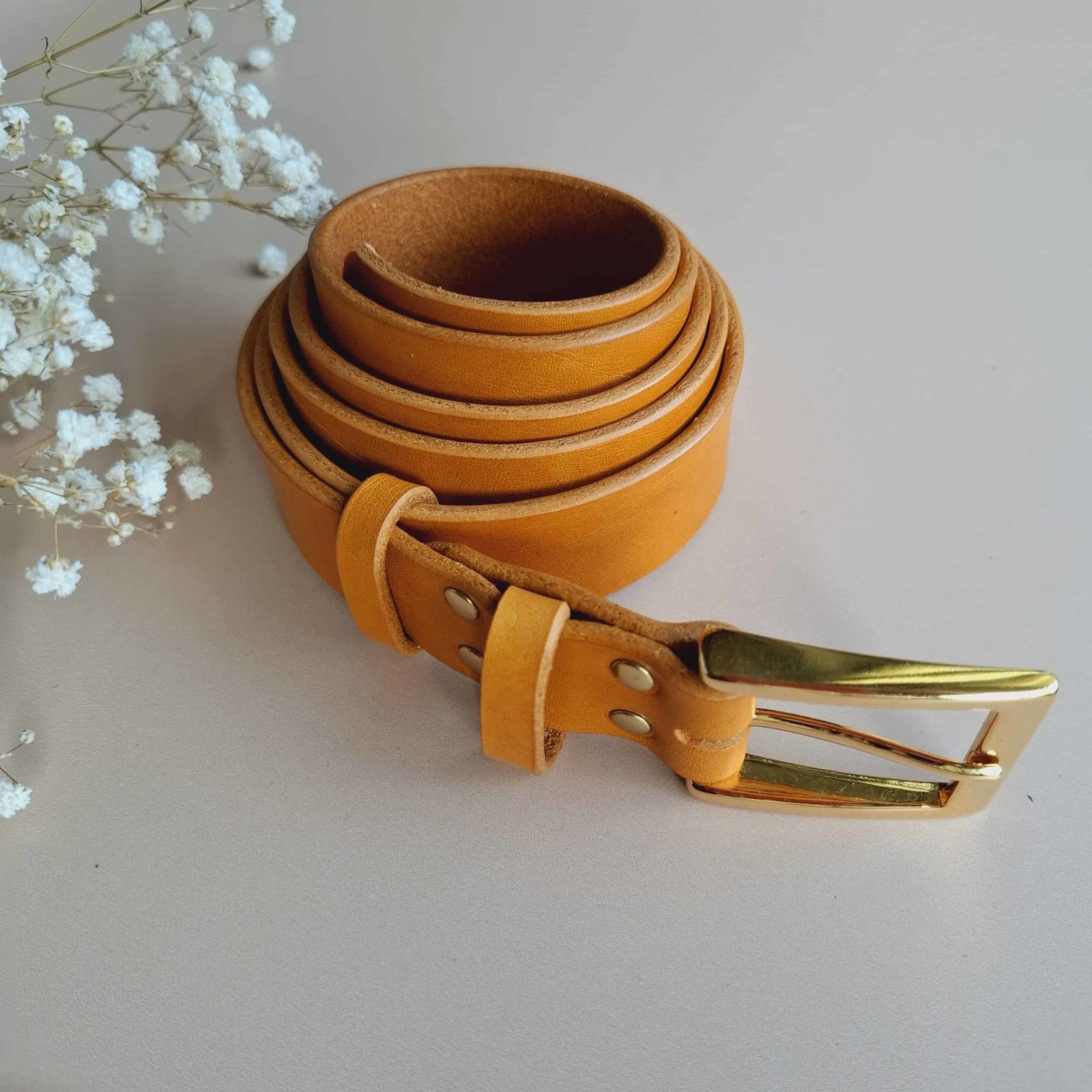 Ceinture artisanale en cuir jaune safran – boucle dorée – 3 cm – Image 4