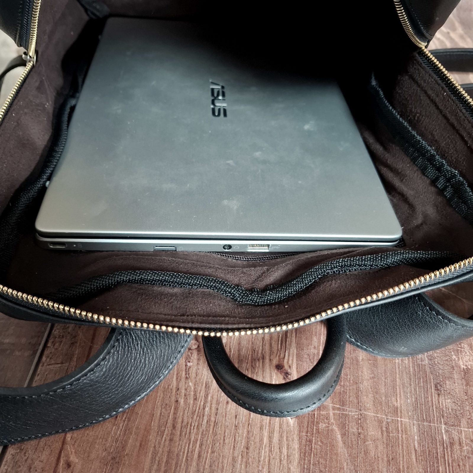 intérieur sac à dos noir