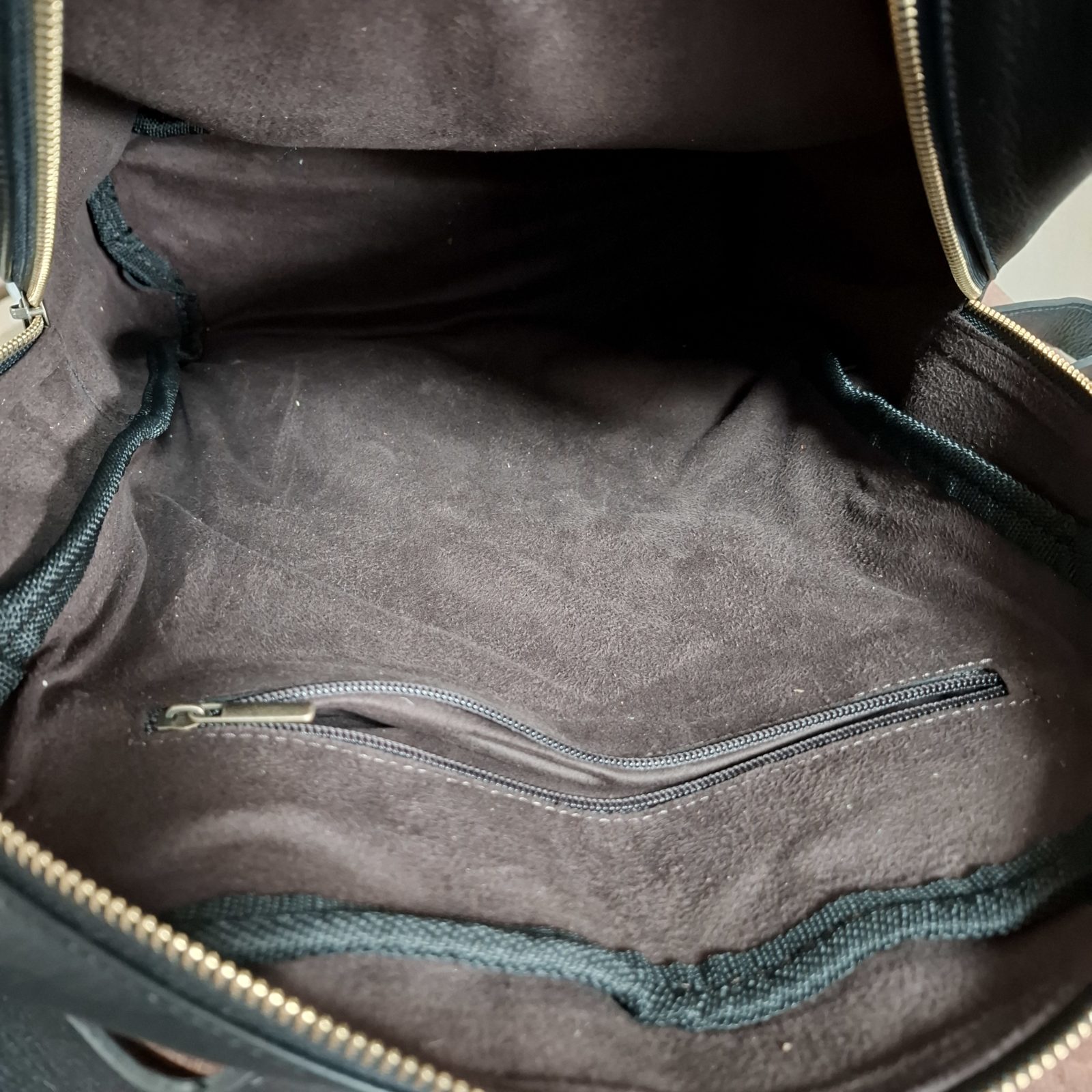 intérieur sac à dos noir