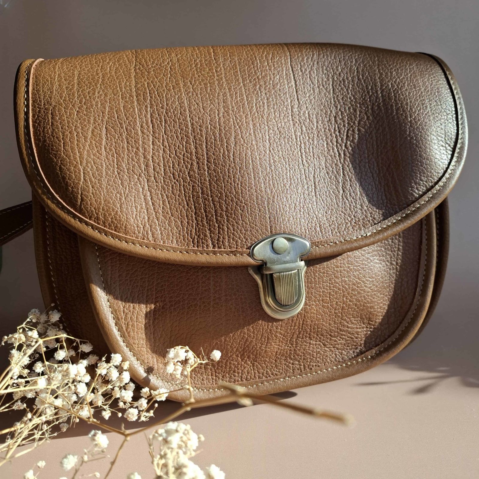 Sac arrondi cuir grainé camel