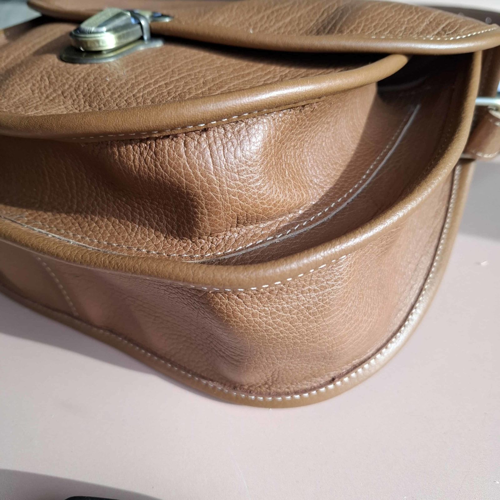 Sac arrondi cuir grainé camel