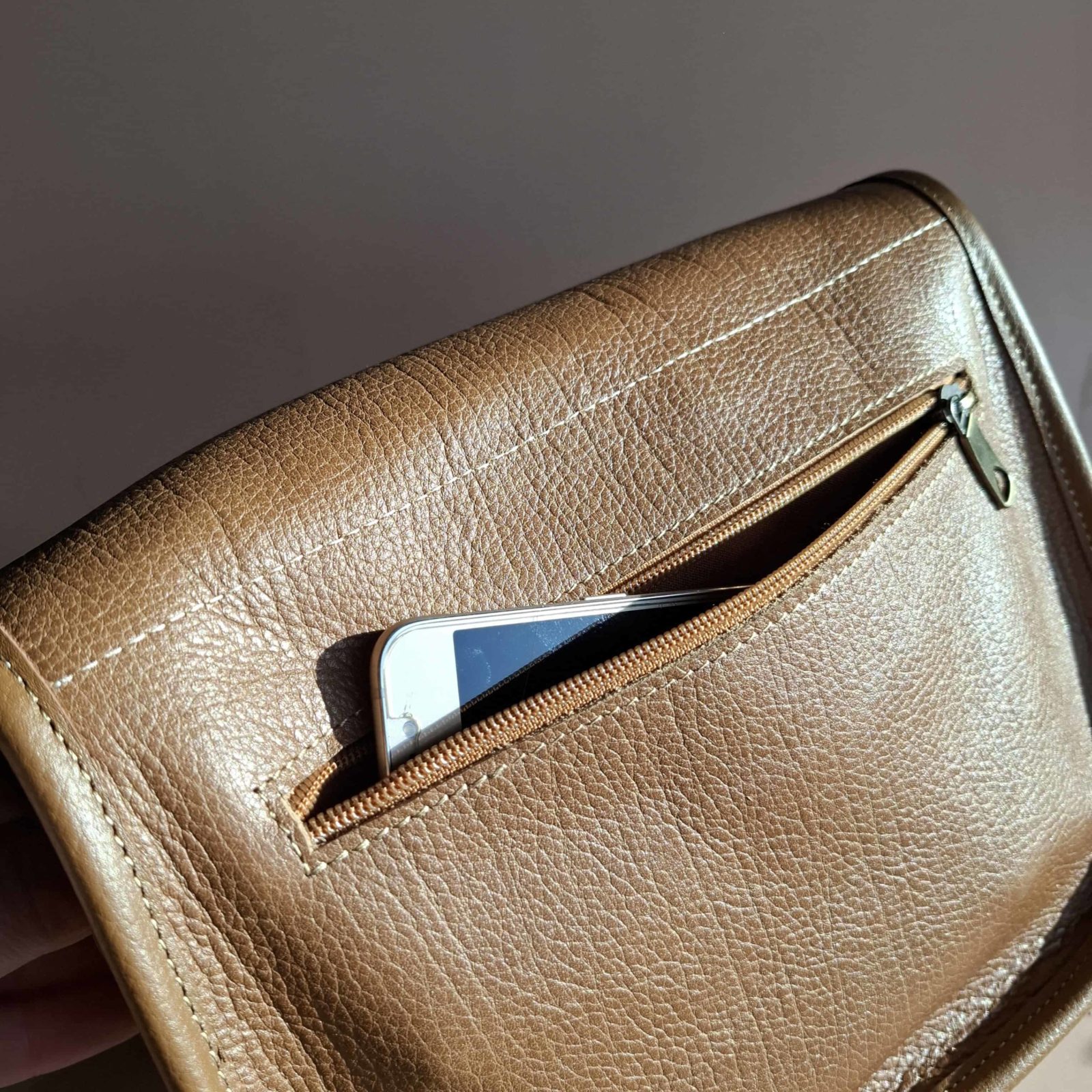 Sac arrondi cuir grainé camel