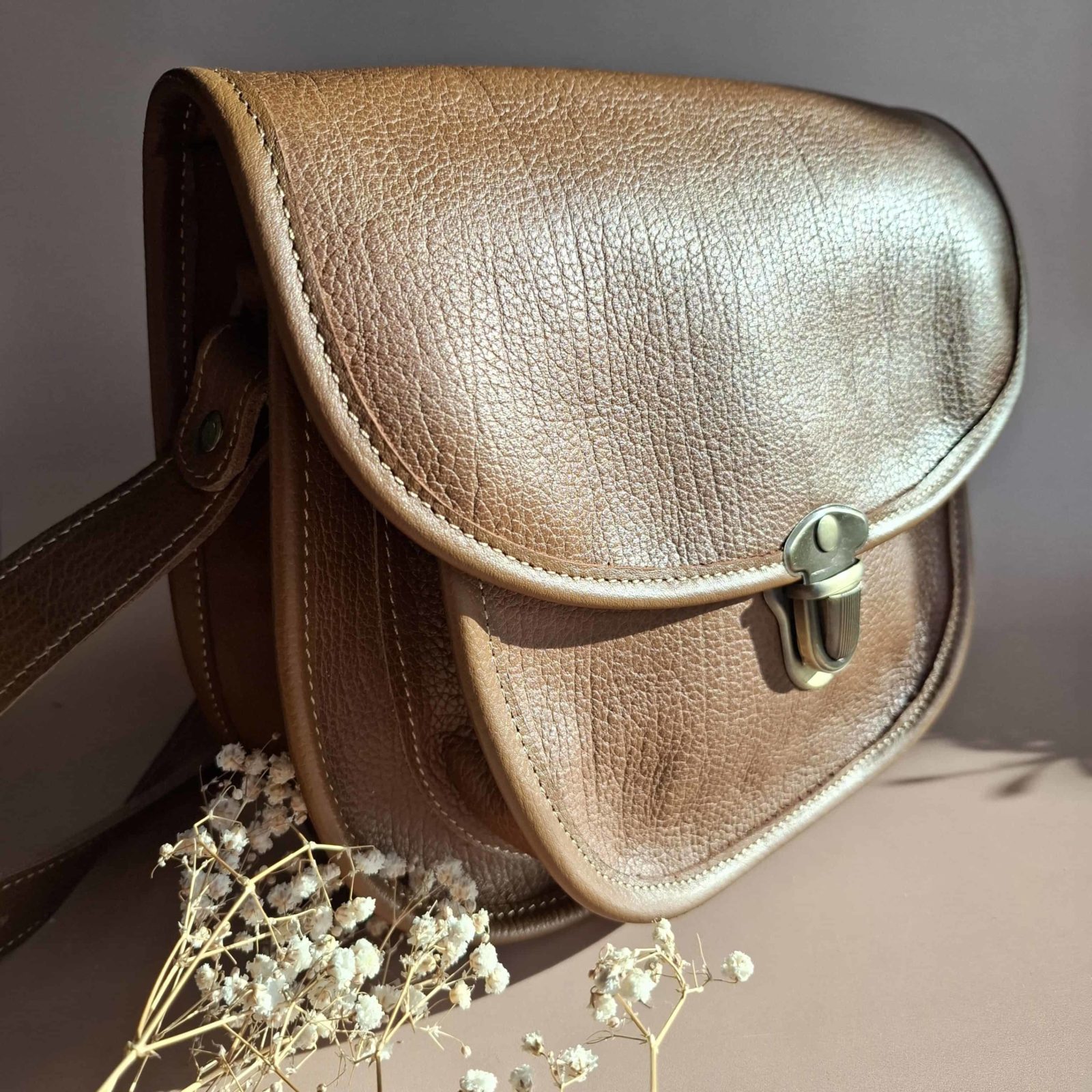 Sac arrondi cuir grainé camel