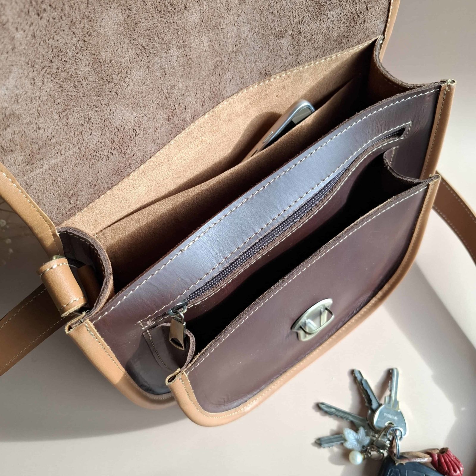 Besace en cuir marron et beige pour femme